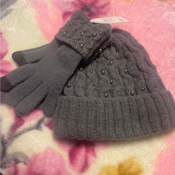 Time and Tru Accessories - Women’s hat & glove set